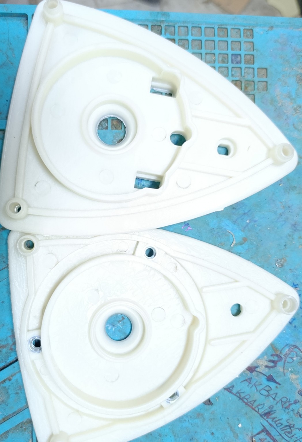 درب بالا و پایین گیربکس خردکن همه کاره (سبزی خرد کن) با پیچ و مهره جنس شرکتی